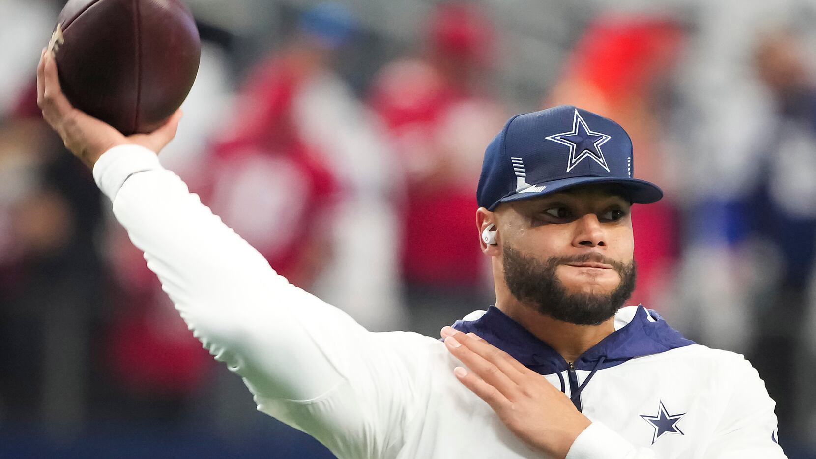 Dak Prescott stops by Las Colinas restaurant to talk shop, pick up $20k  check for charity