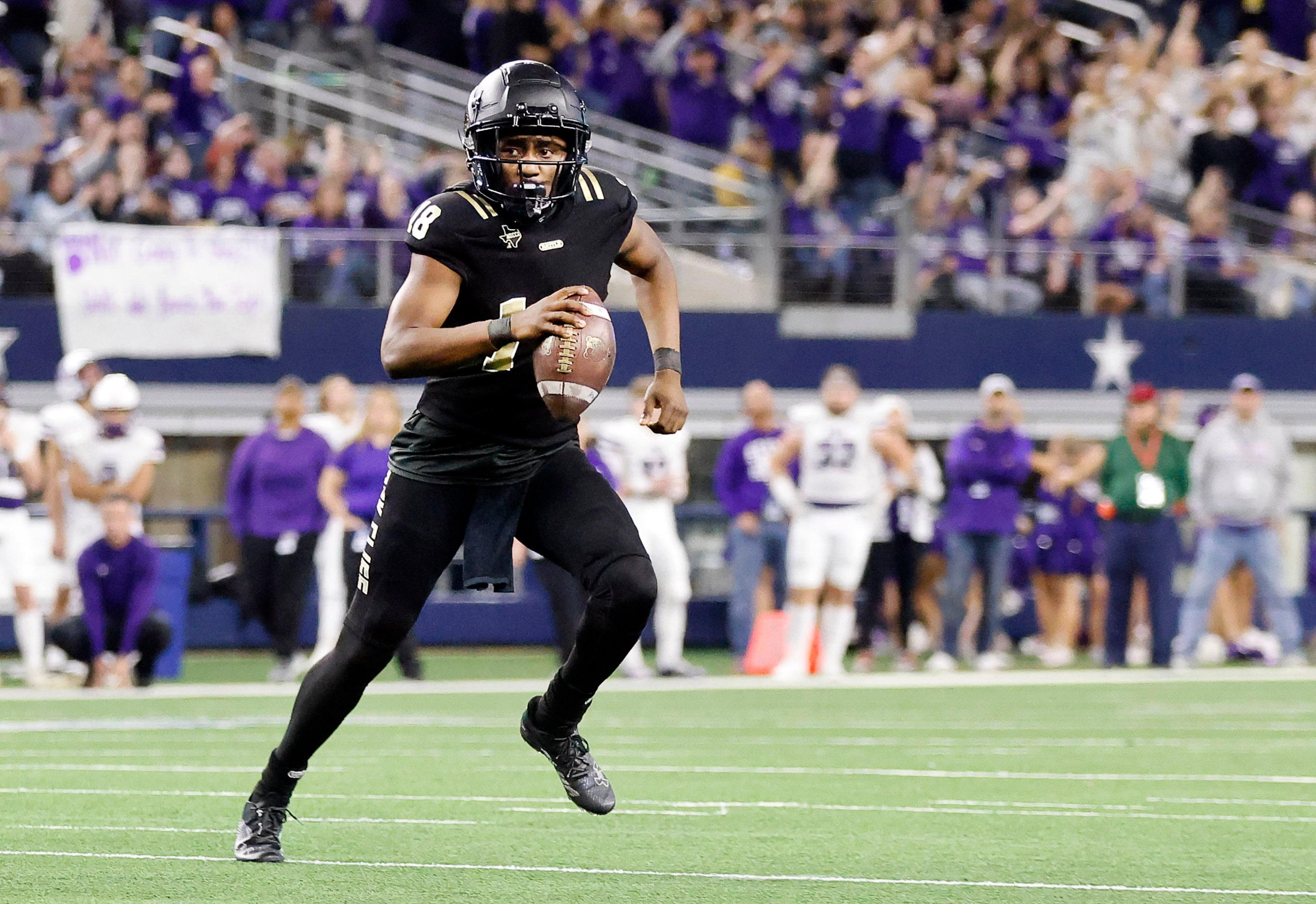 South Oak Cliff quarterback William Little (18) rolls out during the third quarter of the...