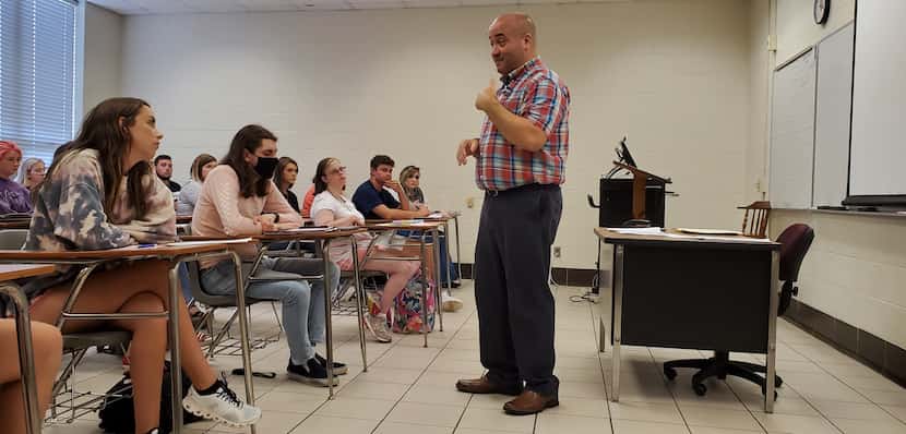 Instructor Brandon Smith discusses using online tools with students in an intermediate...