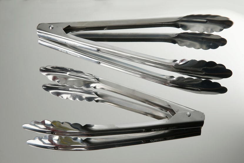 Heavy spring-loaded tongs