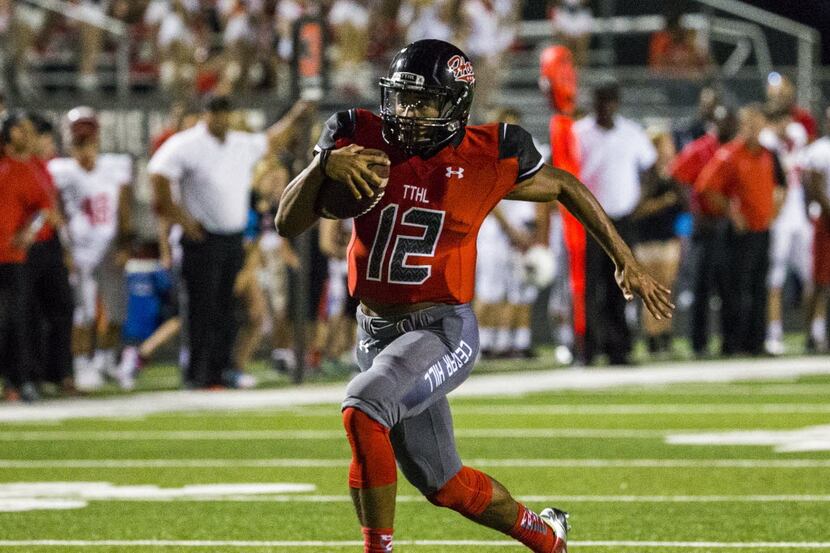 Cedar Hill quarterback Avery Davis (12) runs to the end zone for a touchdown during the...