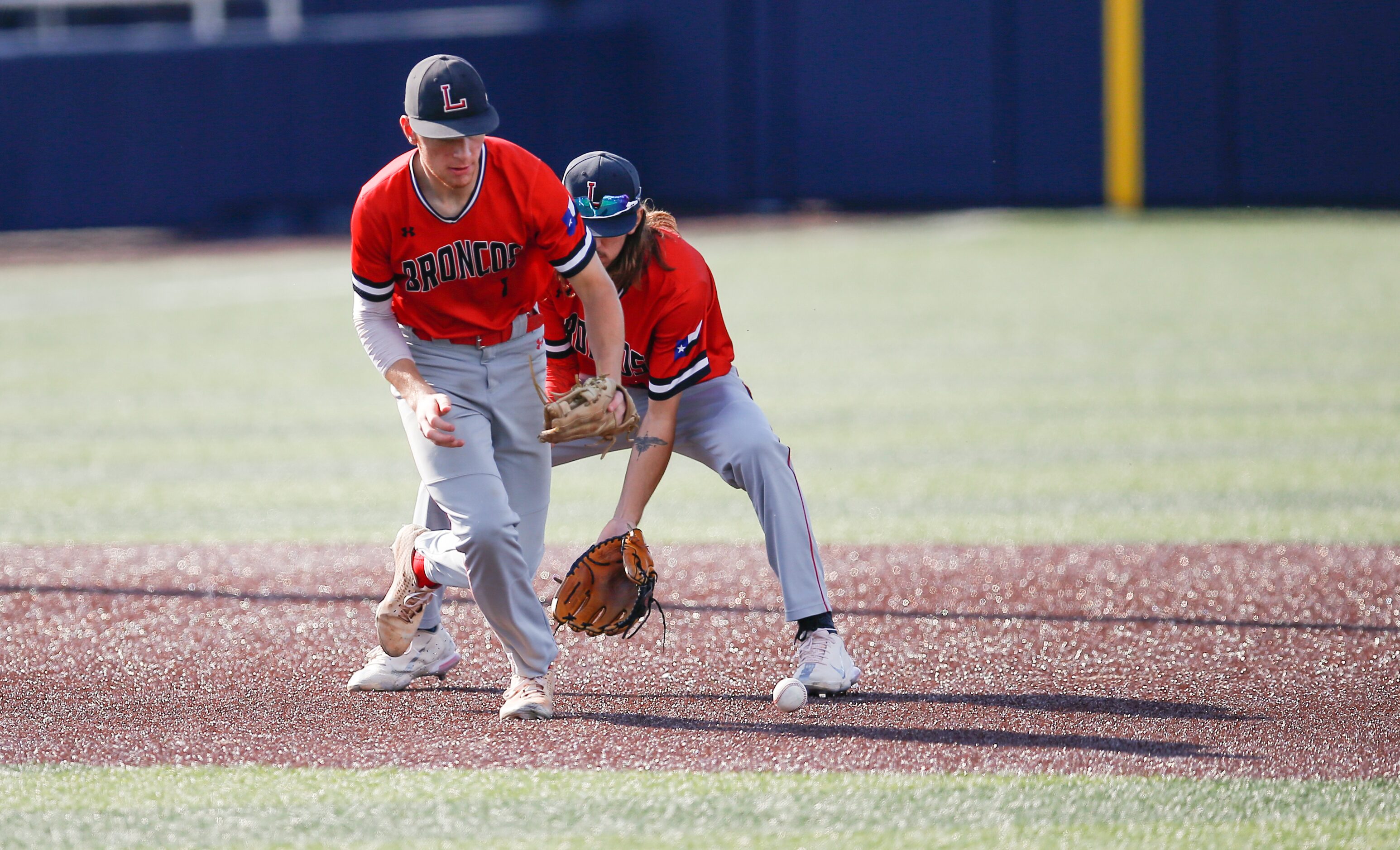 Mansfield Legacy’s Parker Ibrahimi (1) and Raef Wright (9) misplay a RBI single hit by...