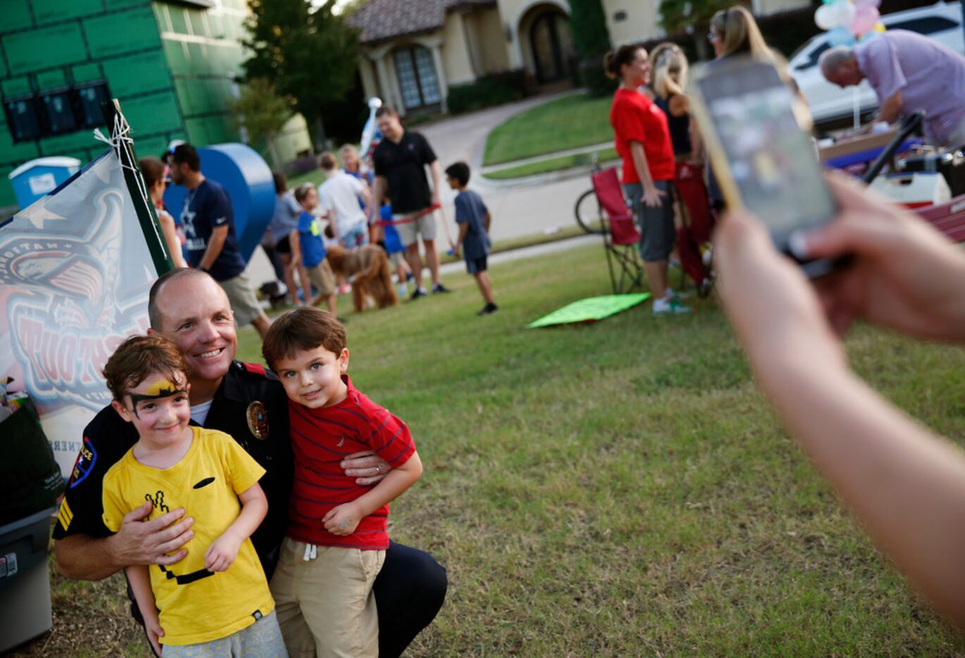 Plano police Sgt. Wes Gerig takes a photo with Aiden Kleyman, 4, (left) and Benjamin Black,...
