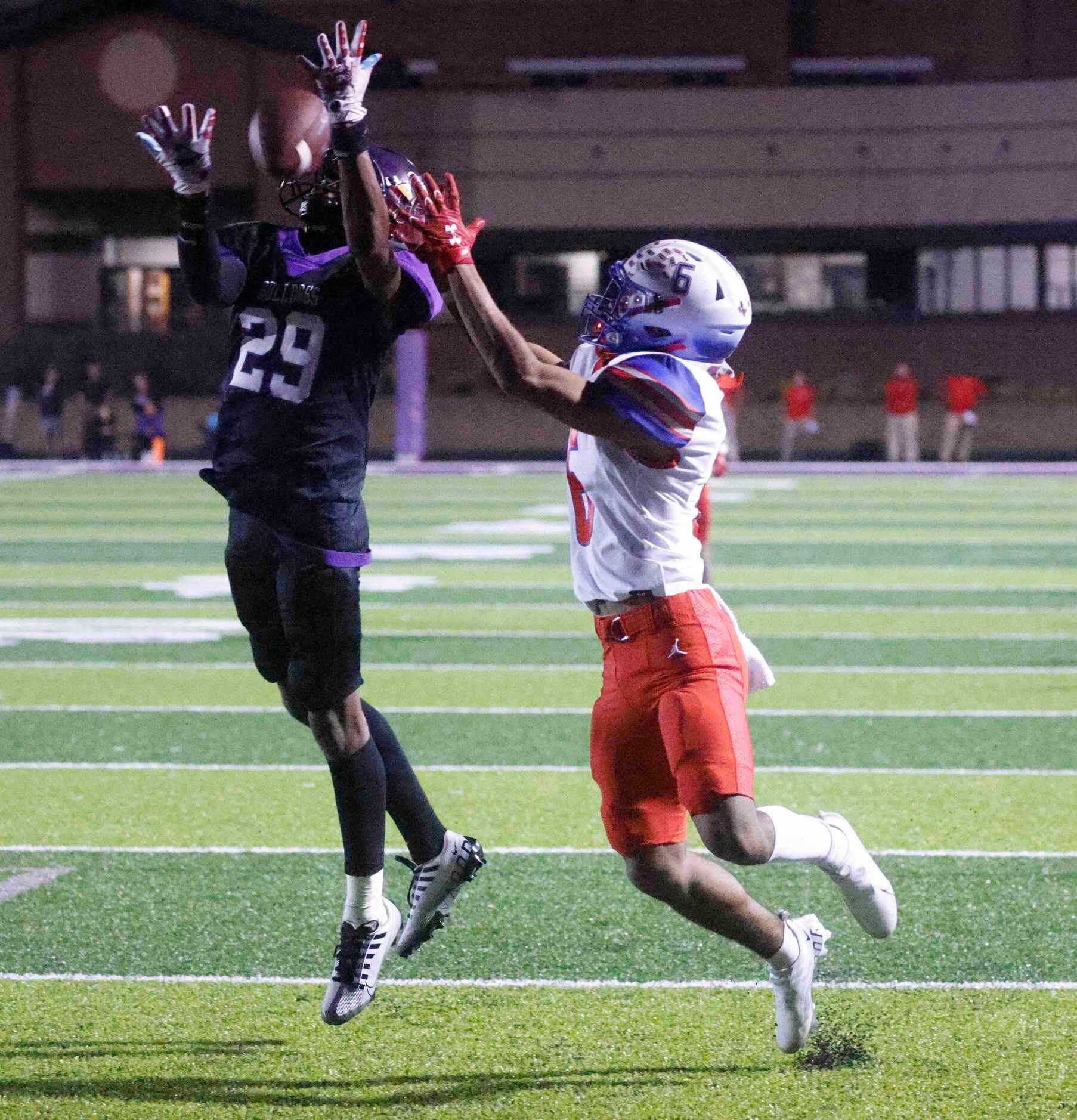 Everman High’s Micoyrein Curtis (29) misses to receive a pass for a touchdown past...