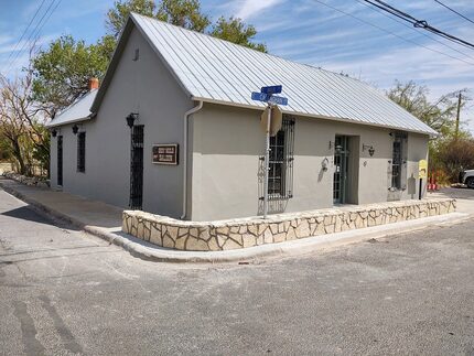 outside view of Grey Mule winery