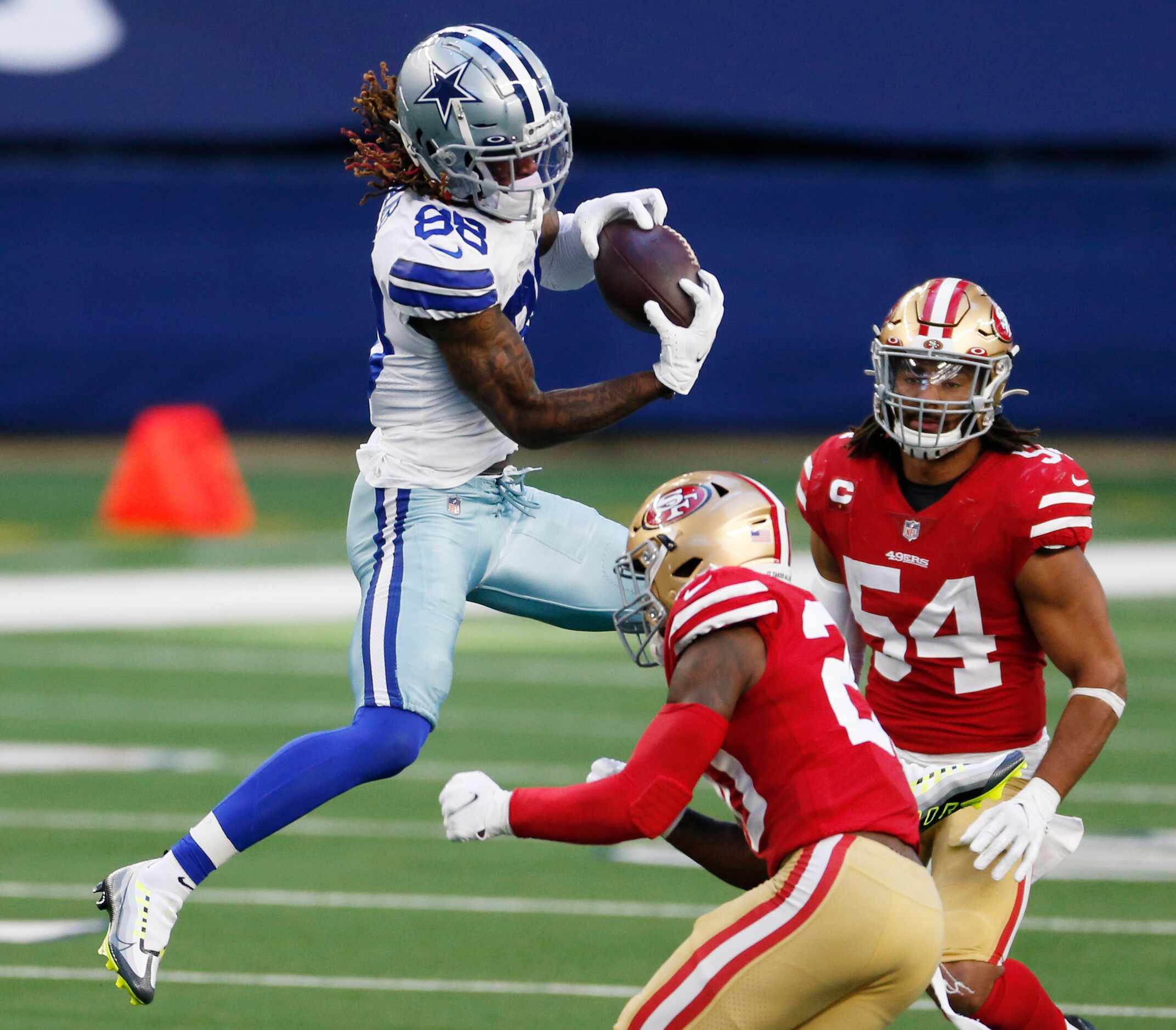 Dallas Cowboys wide receiver CeeDee Lamb (88) catches a pass in front of San Francisco 49ers...