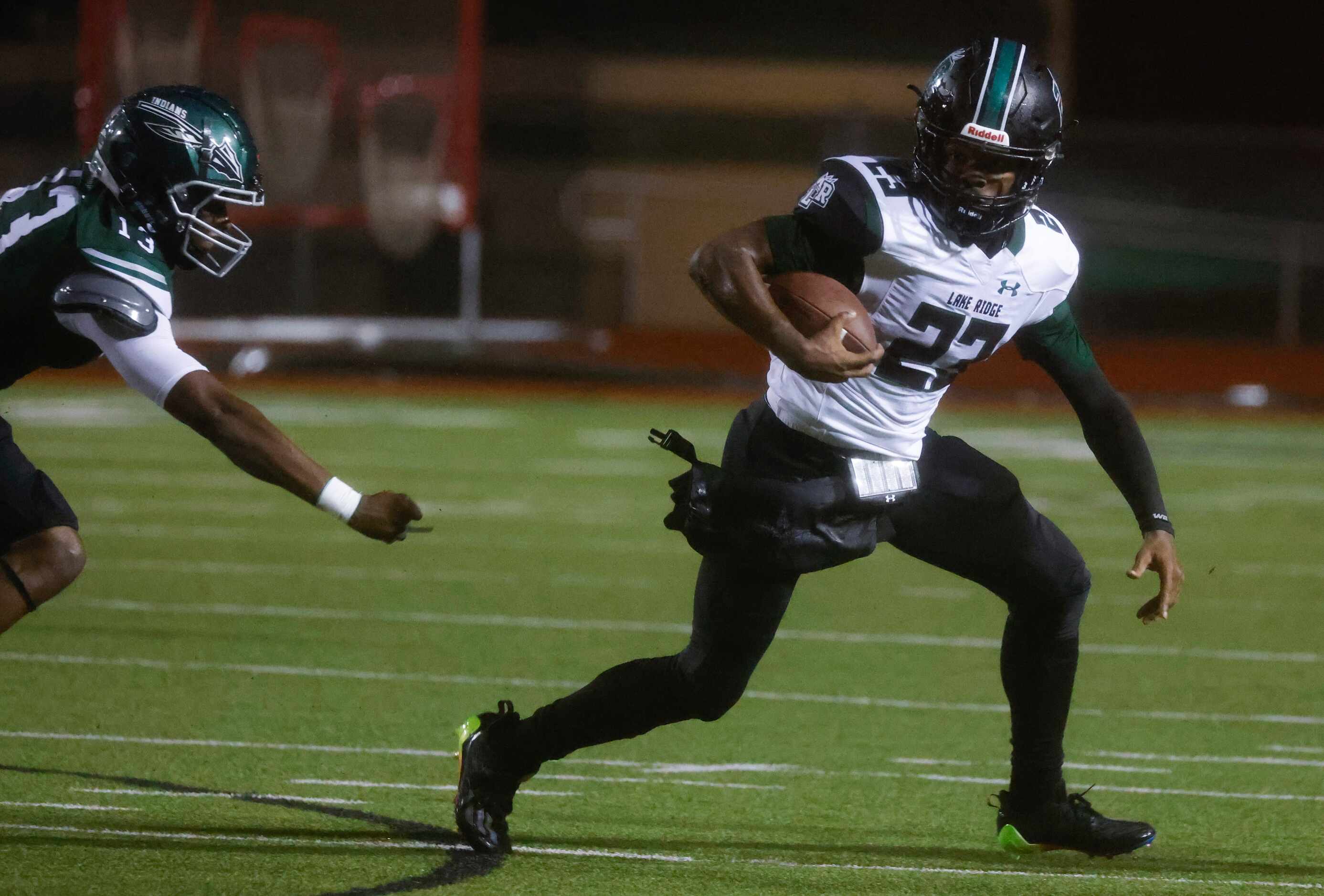 Mansfield Lake Ridge High School’s Racine Guillory (23) runs with the ball against...
