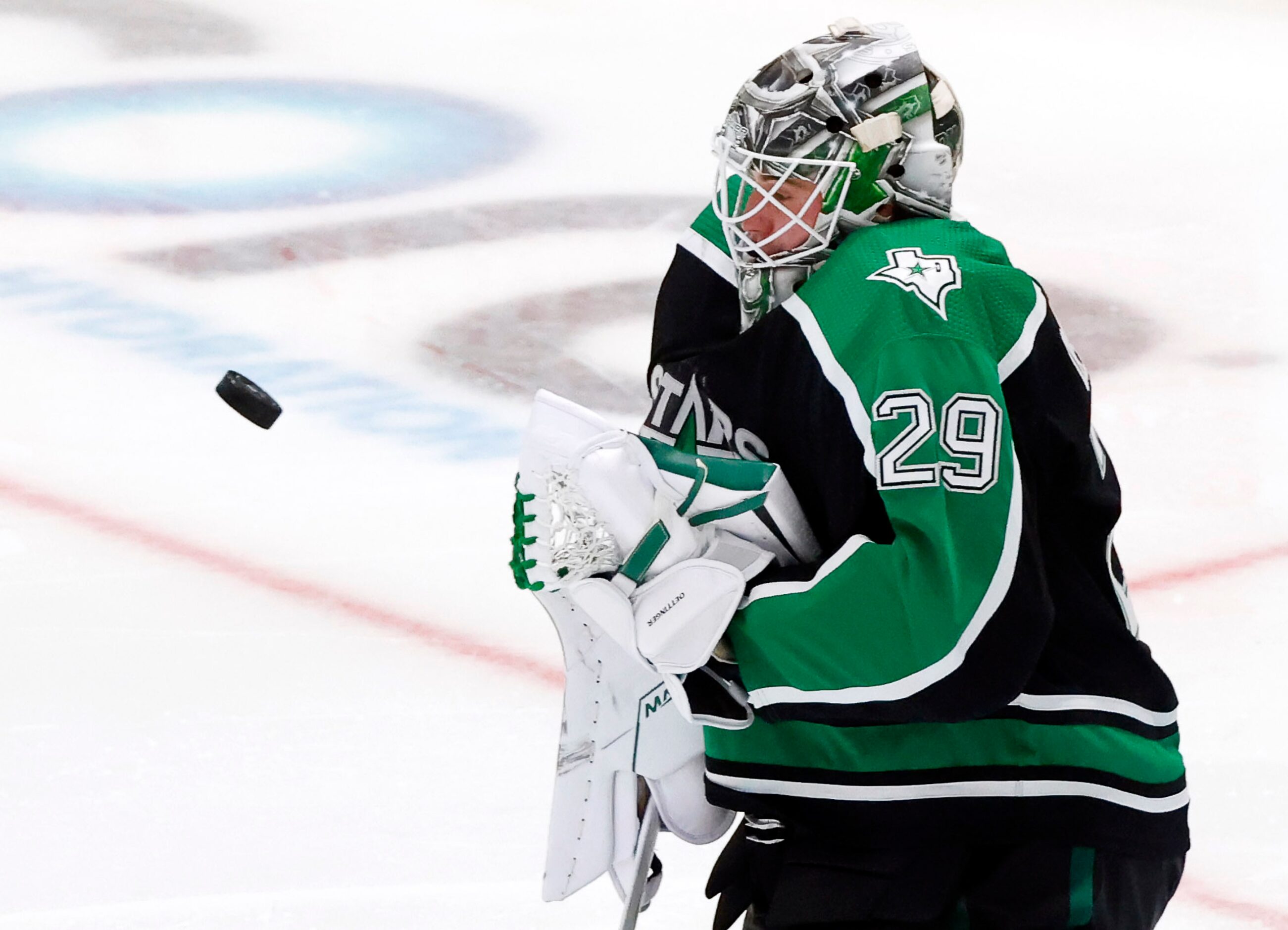 Dallas Stars goaltender Jake Oettinger (29) stops an Anaheim Ducks shot during the third...