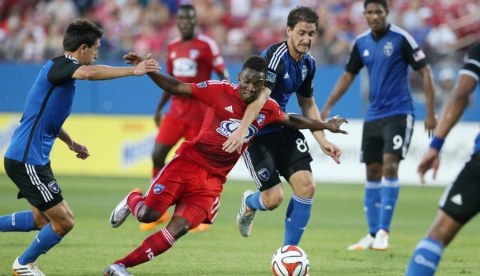 Fabián Castillo (11) y el FC Dallas reciben a los Earthquakes de San José el sábado en...