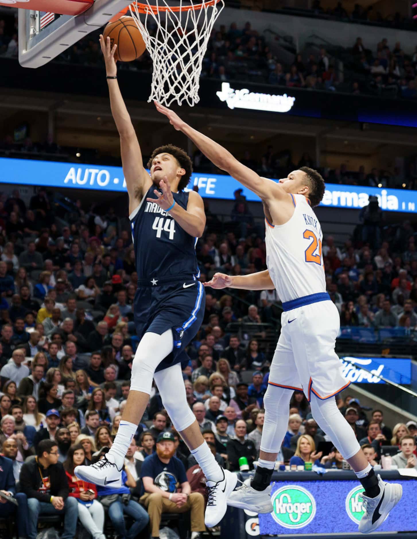 Dallas Mavericks forward Justin Jackson (44) drives to the basket past New York Knicks...