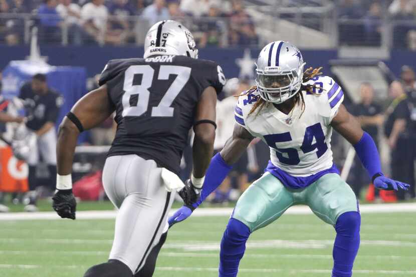 Dallas Cowboys Jaylon Smith (54) battles Oakland Raiders Jared Cook, (87) during the 2nd...