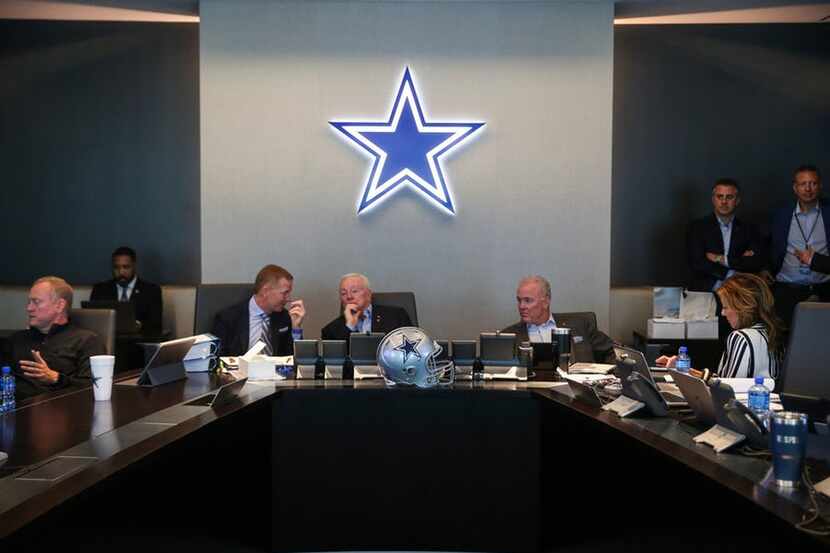 Dallas Cowboys contrataron a varios jugadores colegiales que no fueron elegidos en el draft...