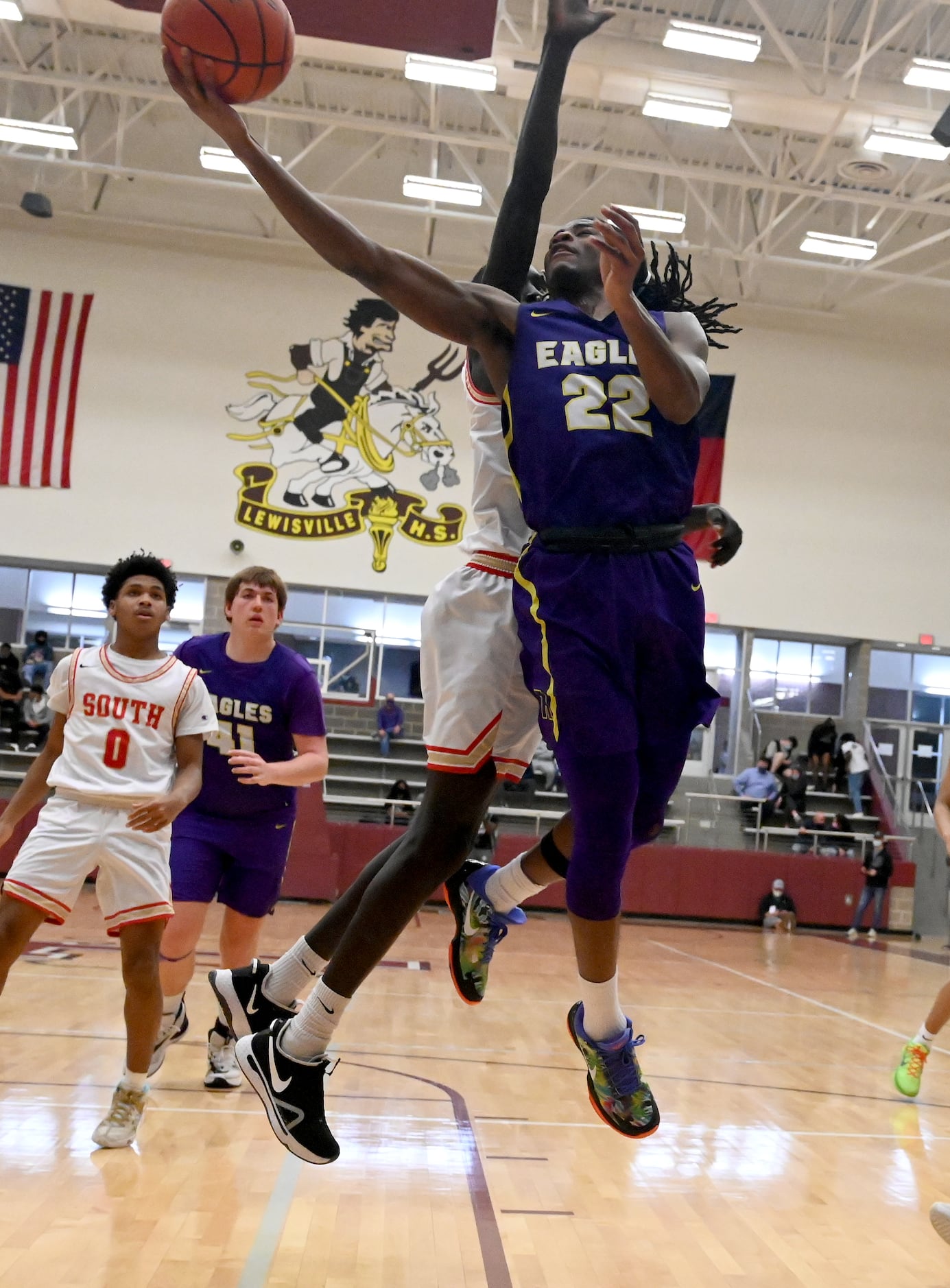Richardson’s Cason Wallace goes the basket around South Grand Prairie’s Ring Deng in the...