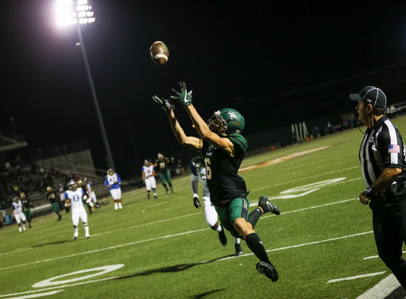 DeSoto wide receiver Lawrence Arnold Jr. (6) fails to receive a pass during a matchup...