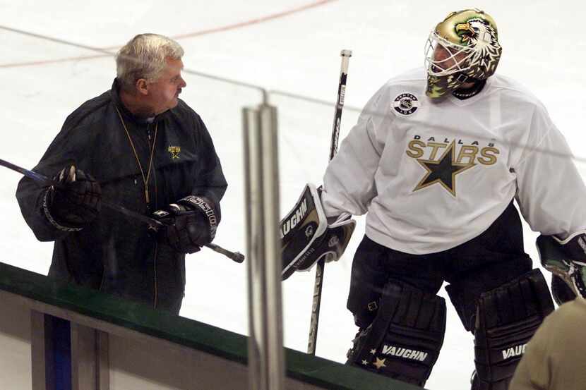 ORG XMIT: S0368385344_STAFF 9/12/01-- Dallas Stars' coach Ken Hitchcock exchanges greetings...