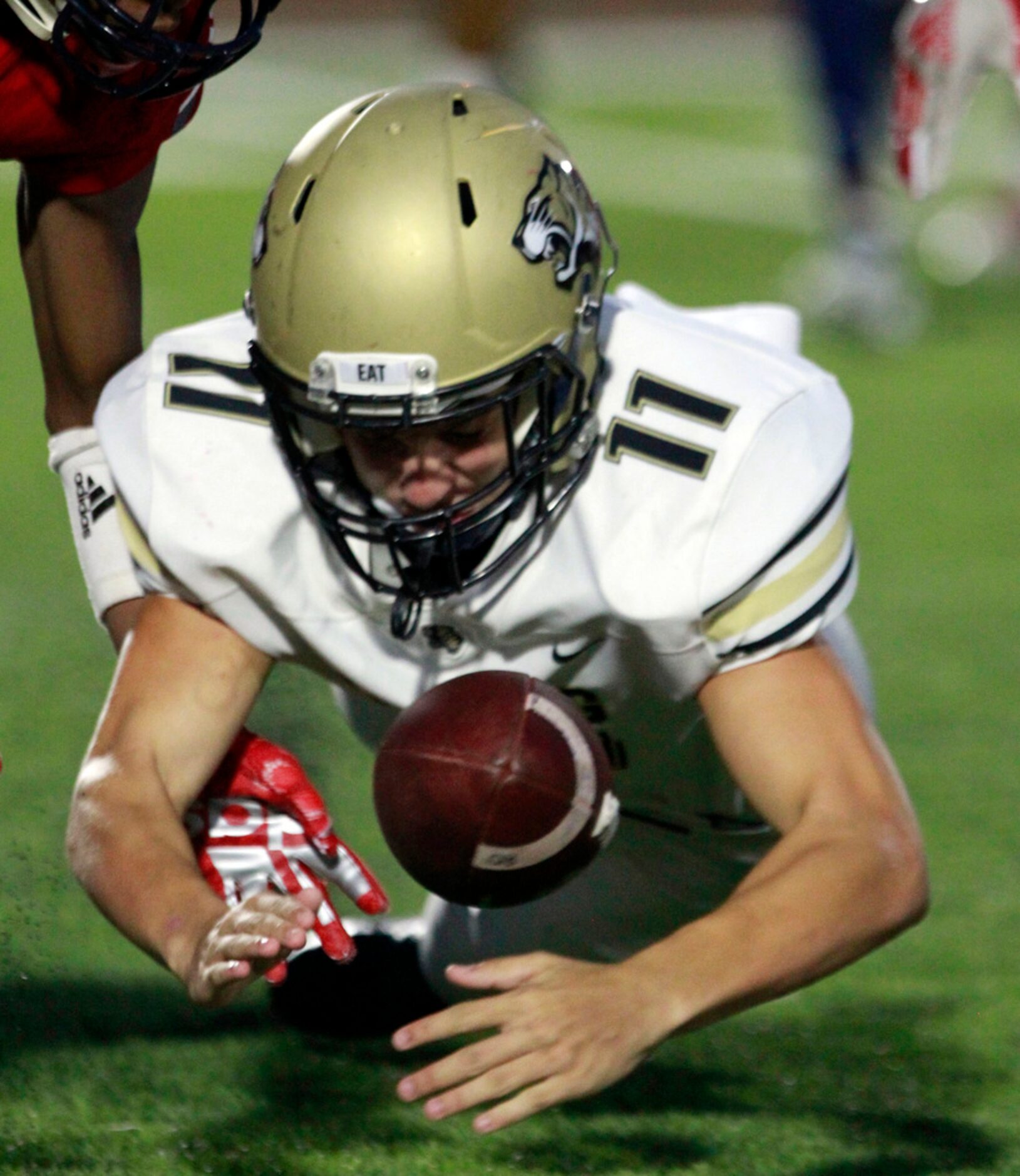 Irving High's Collin Horne (11) falls on a loose ball during the first half of the Irving...