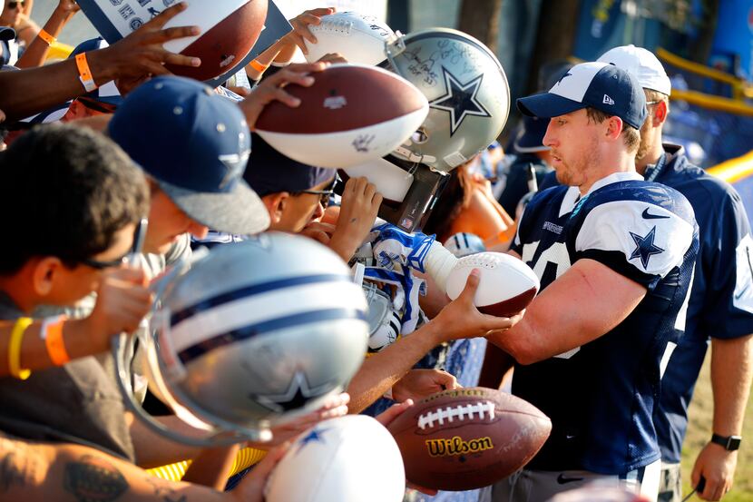 Dallas Cowboys outside linebacker Sean Lee (50) signs autographs for fans following...