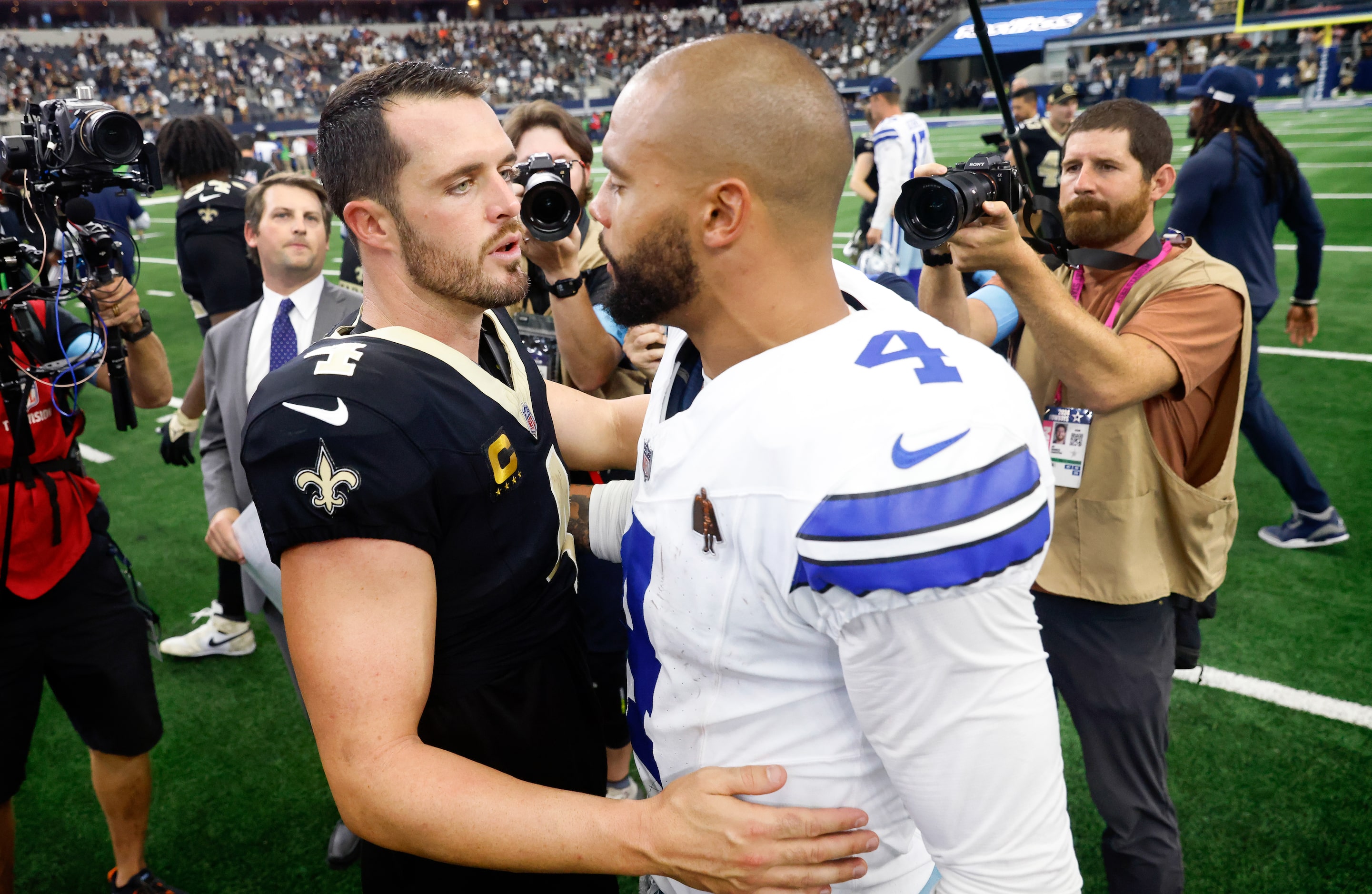 Dallas Cowboys quarterback Dak Prescott (4) and New Orleans Saints quarterback Derek Carr...