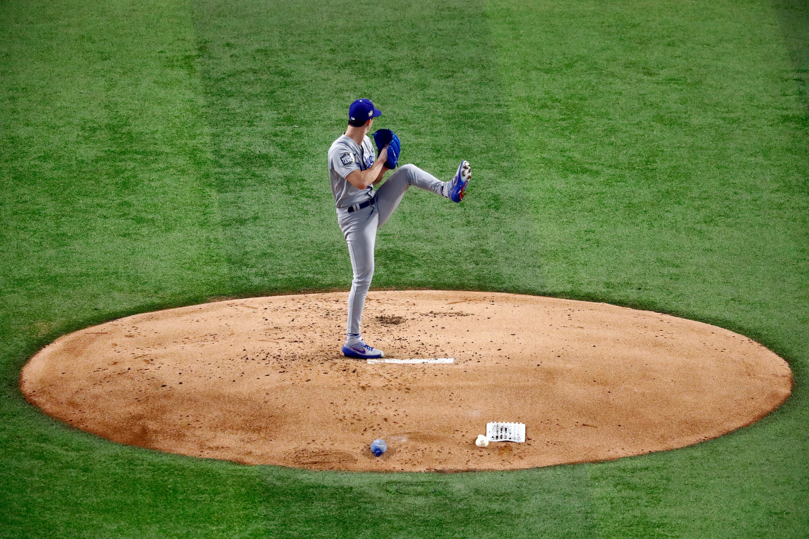 Los Angeles Dodgers starting pitcher Walker Buehler (21) throws against the Tampa Bay Rays ...