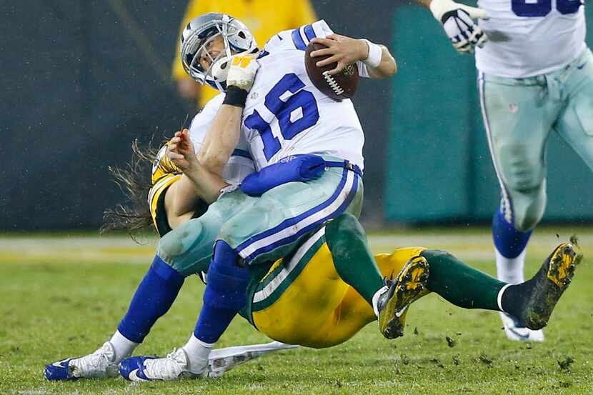 Green Bay Packers inside linebacker Clay Matthews (52) wraps up Dallas Cowboys quarterback...