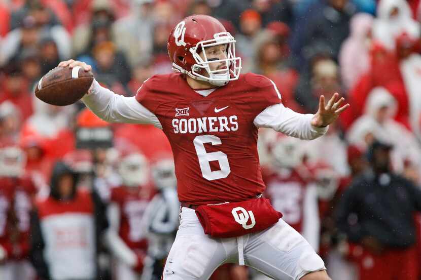 NORMAN, OK - DECEMBER 3:  Quarterback Baker Mayfield (#6) of the Oklahoma Sooners looks to...