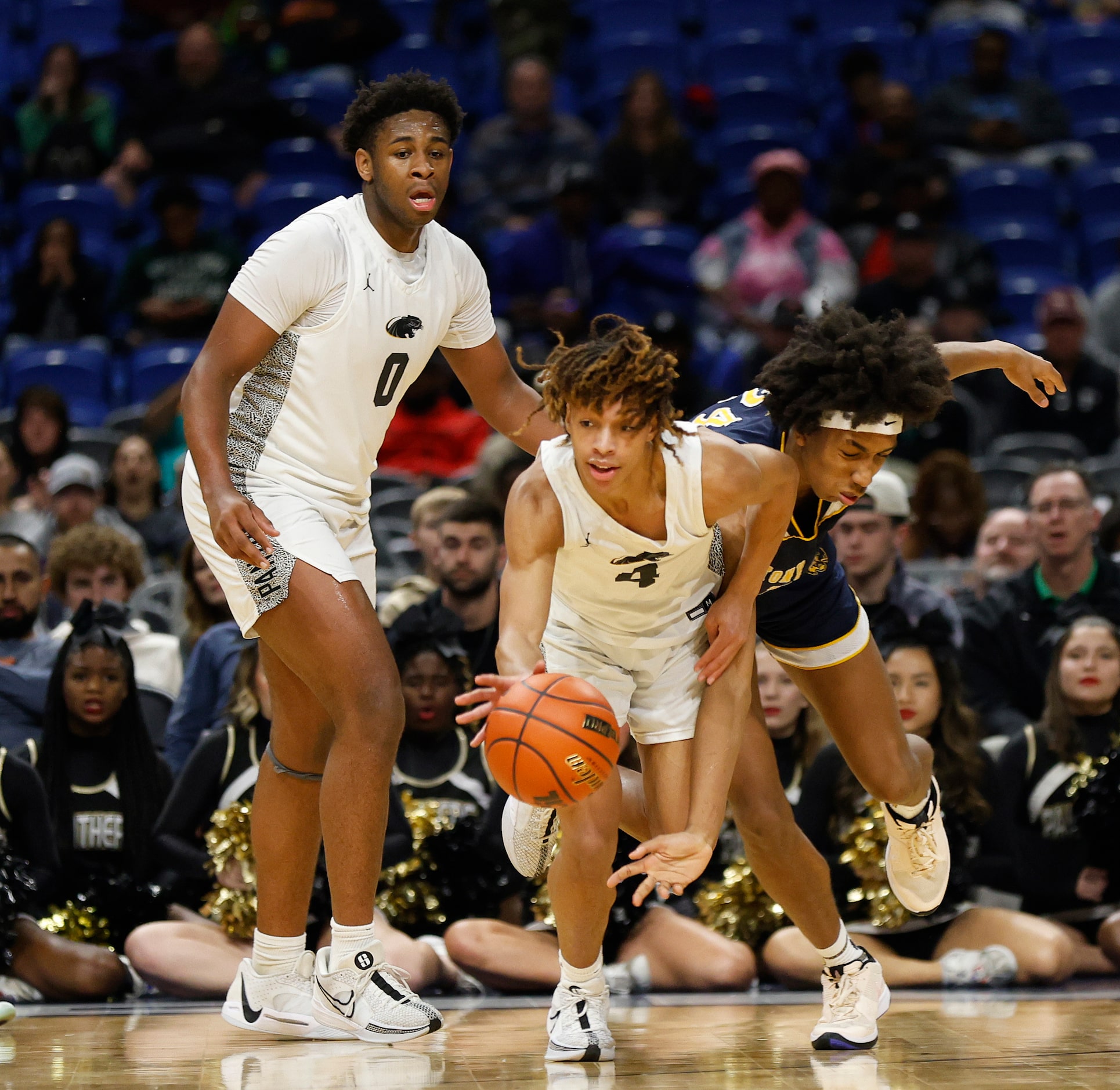 Plano East's Jordan Mizell (4) steals the ball from Round Rock Stony Point's Alan Guyton Jr....