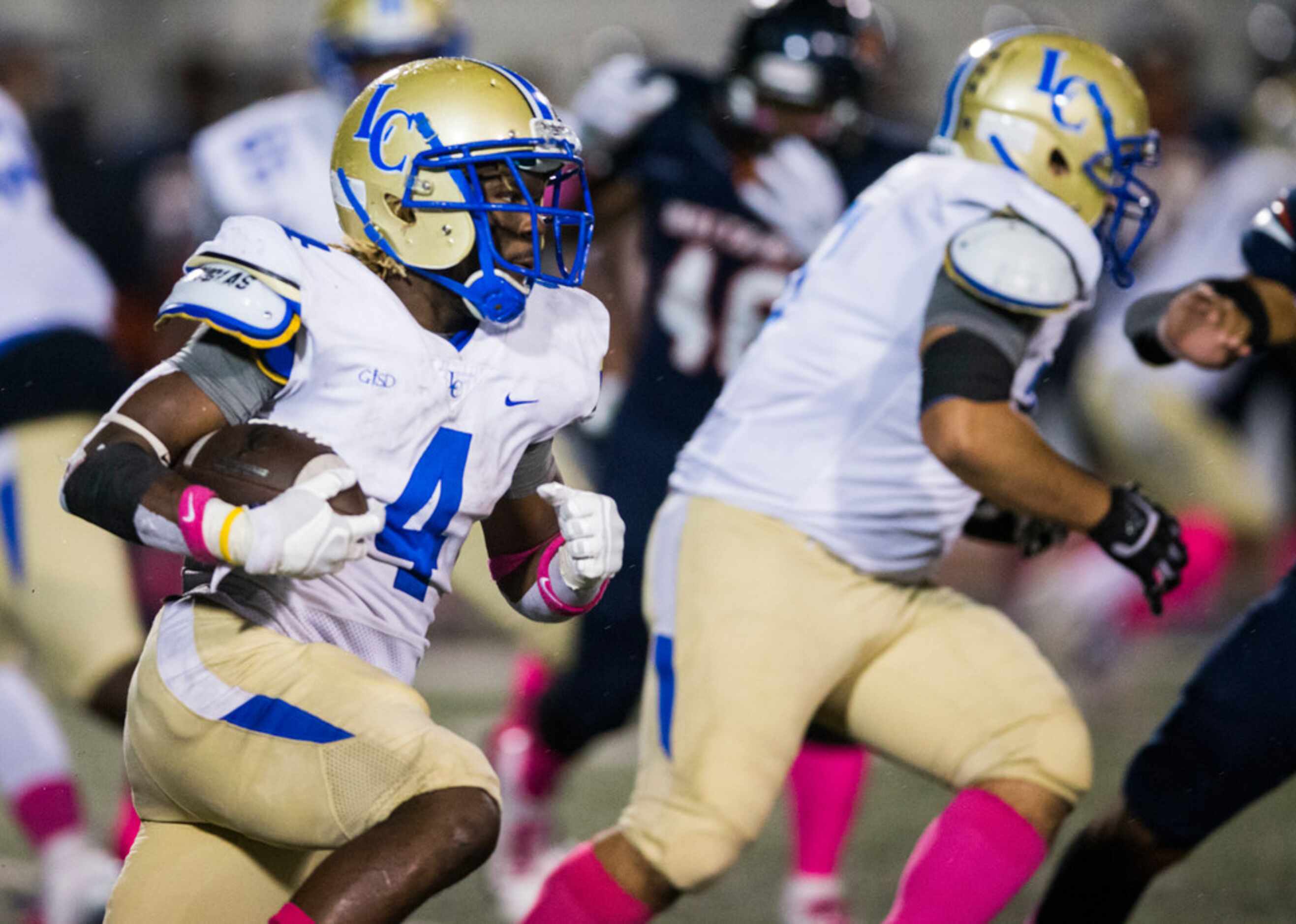 Garland Lakeview running back Camar Wheaton (4) runs the ball during the second quarter of a...