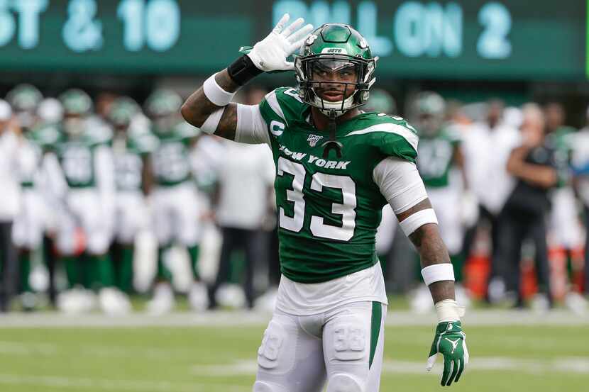New York Jets strong safety Jamal Adams (33) gestures to the crowd during the second half of...