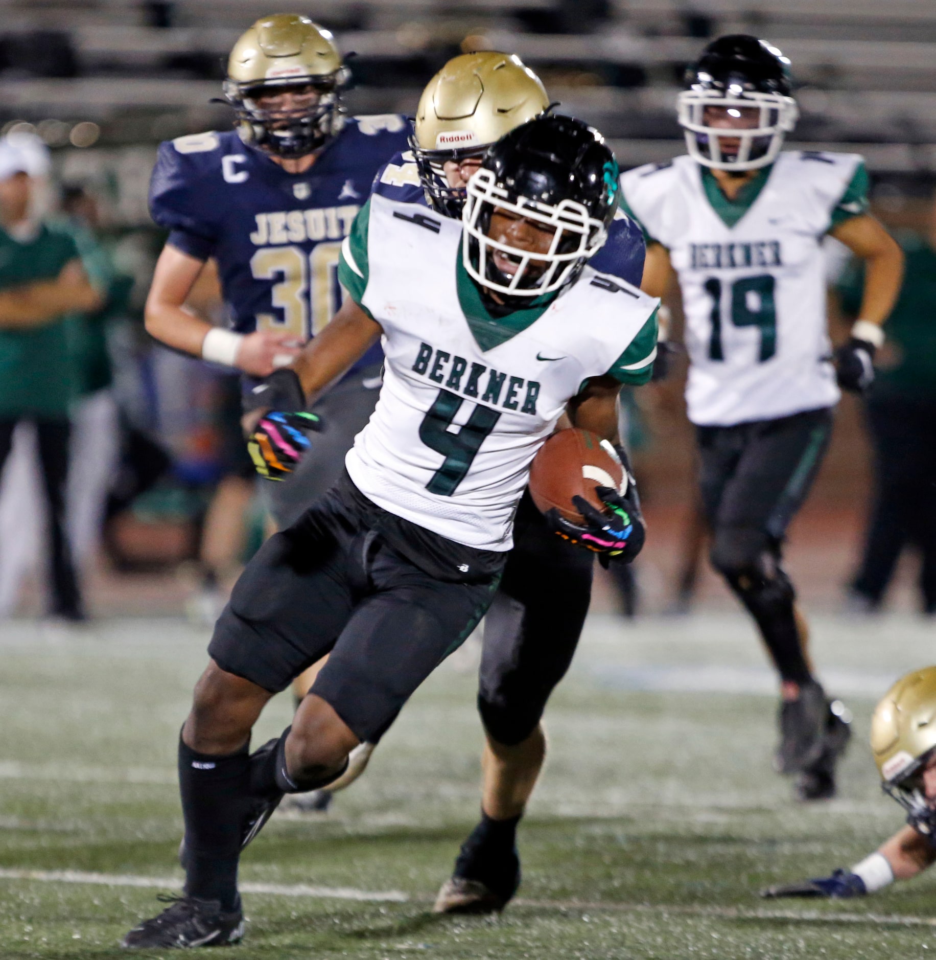 Richardson Berkner RB Jamary Williams (4) picks up a first down during the first half of a...