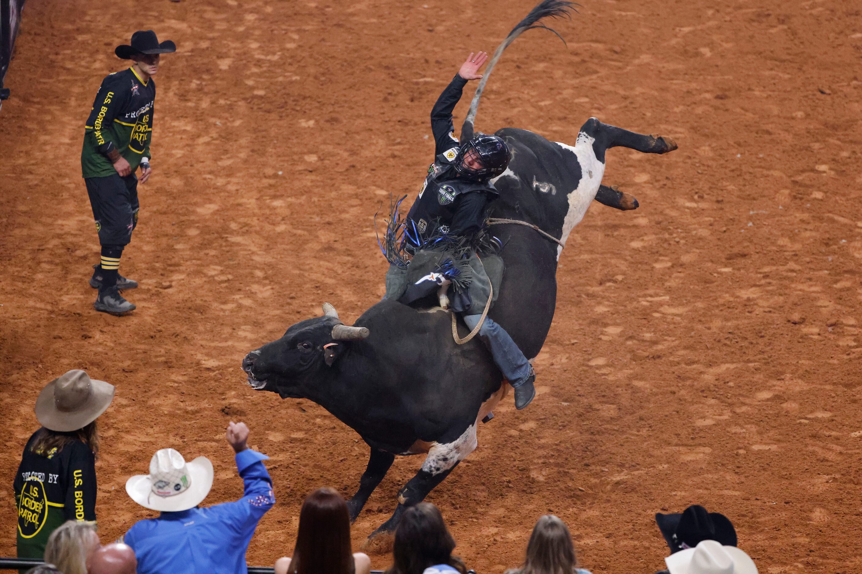 Mauricio Gulla Moreira gets off “WSM’s Jive Turkey”  after scoring 94.25 during the PBR...