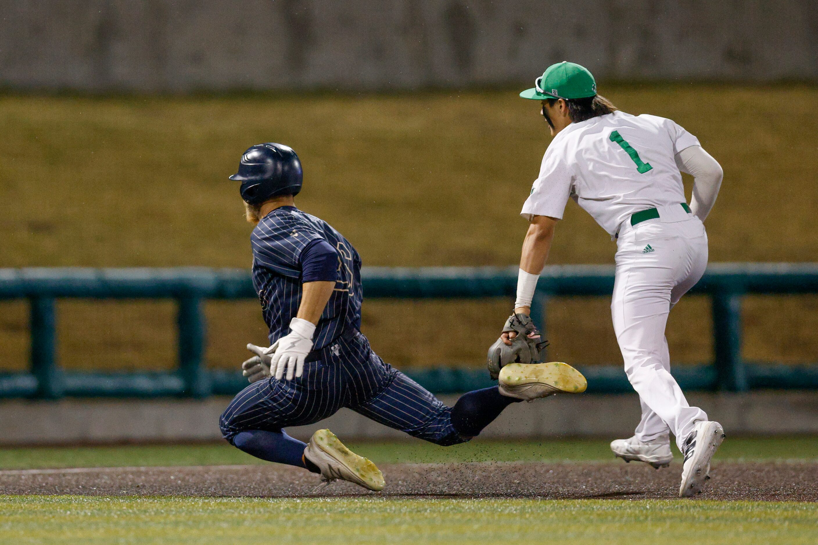 Southlake Carroll shortstop Ethan Mendoza (1) applies the tag to Keller left fielder Jacob...