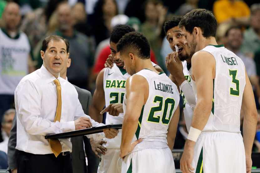 CORRECTS ID TO ISHMAIL WAINRIGHT INSTEAD OF KING MCCLURE Baylor head coach Scott Drew, left,...