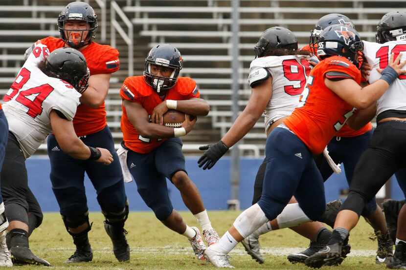 Sachse running back KJ Williams (21) follows his blocks during a game against Euless Trinity...