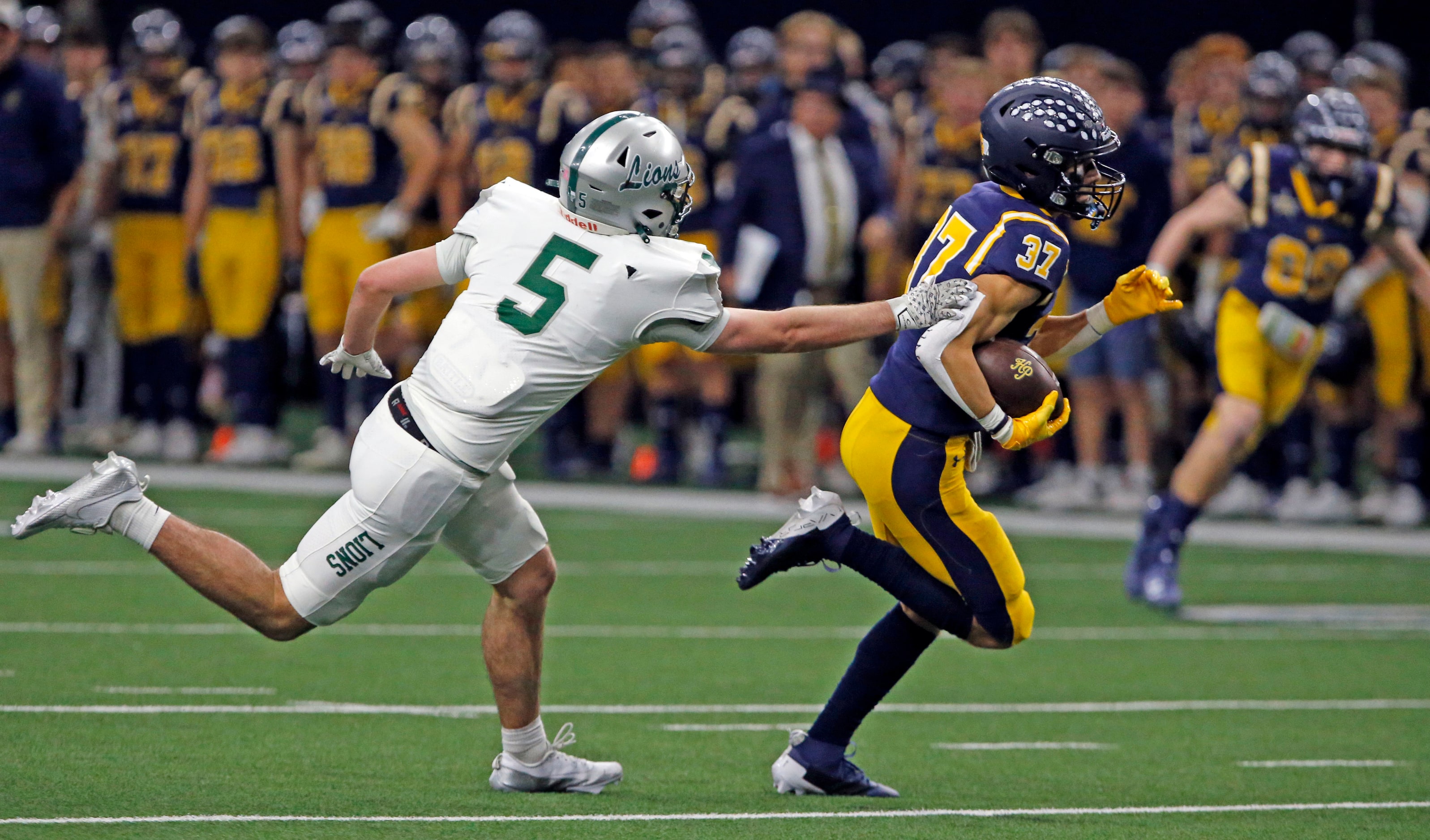 Highland Park High’s Cannon Bozman (37) takes his catch to the end zone for a touchdown, as...