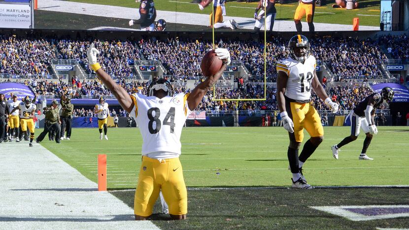 Pittsburgh Steelers wide receiver Antonio Brown (84) scores a touchdown against the...