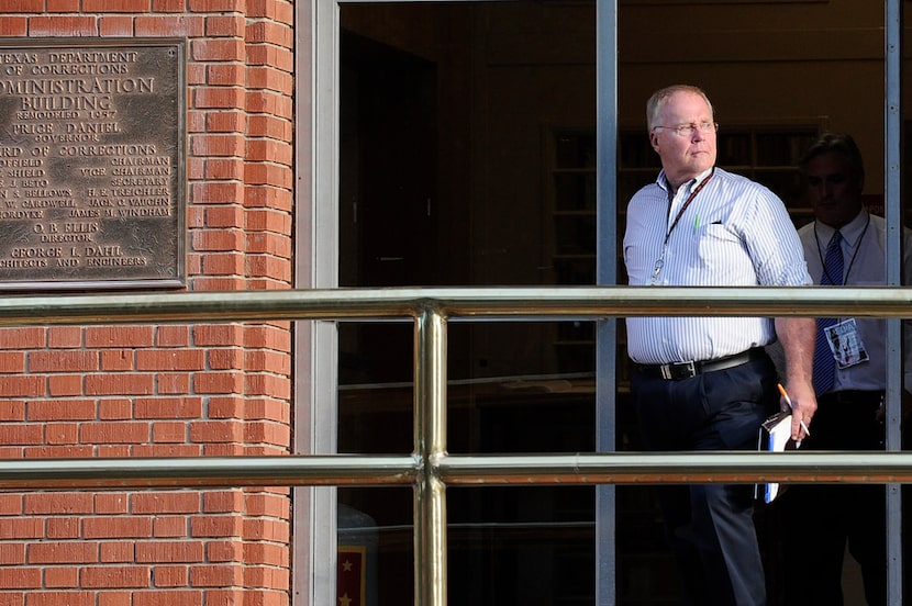 Associated Press reporter Michael Graczyk leaves the Huntsville Unit after witnessing the...