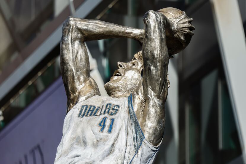 Baseball statues - Los Angeles Times