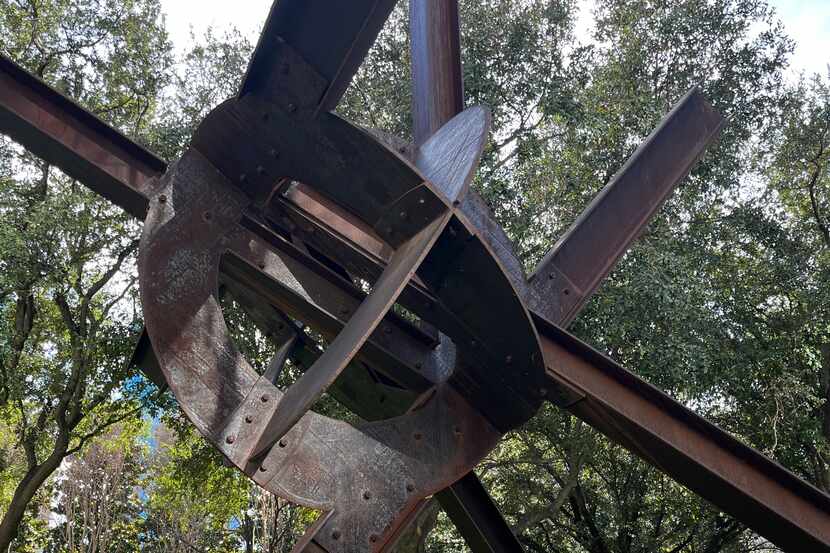 Mark di Suvero: "Eviva Amore" (steel, 2001), detail, at the Nasher Sculpture Center