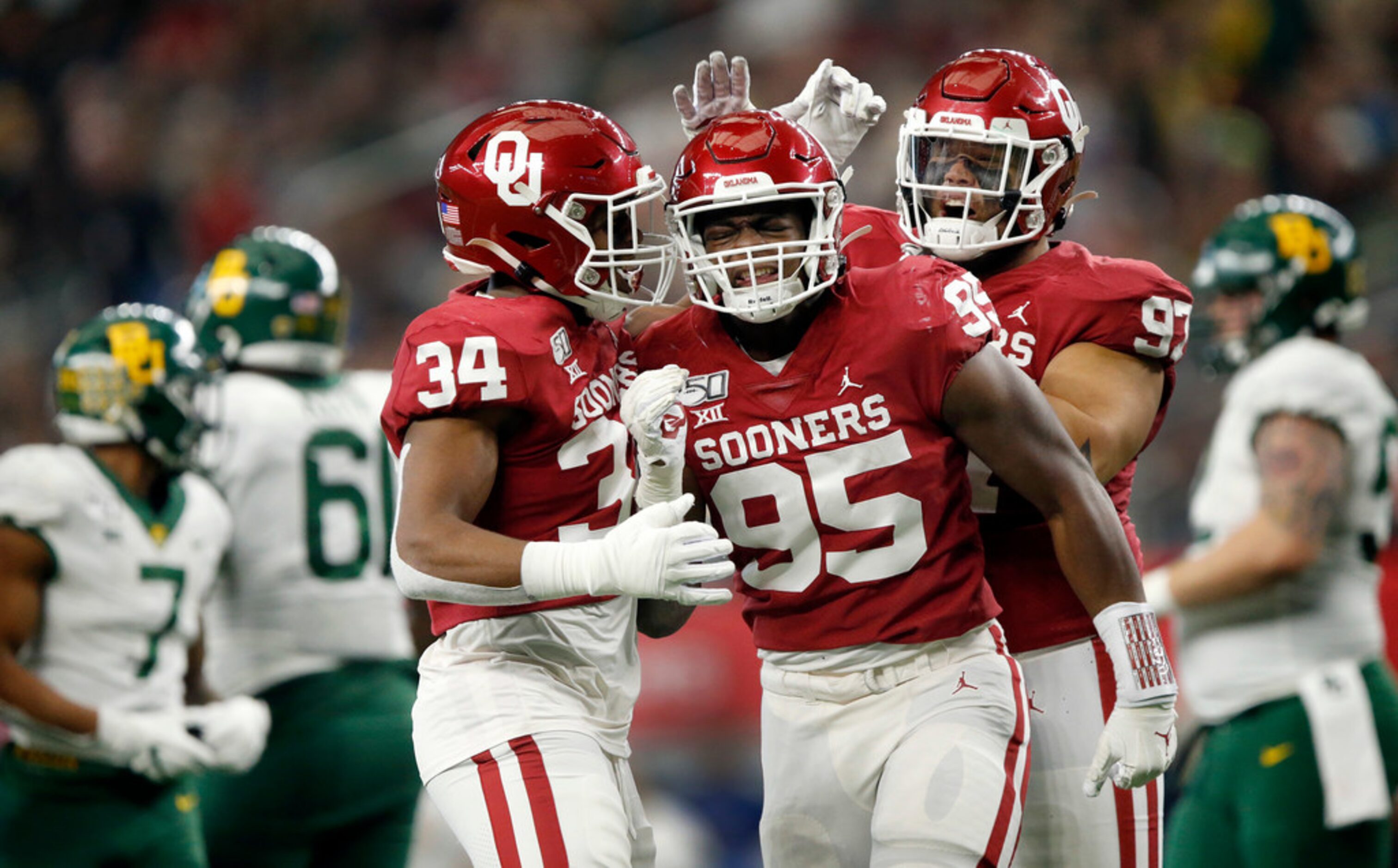 Oklahoma Sooners defensive lineman Isaiah Thomas (95) celebrates his fourth quarter stop of...