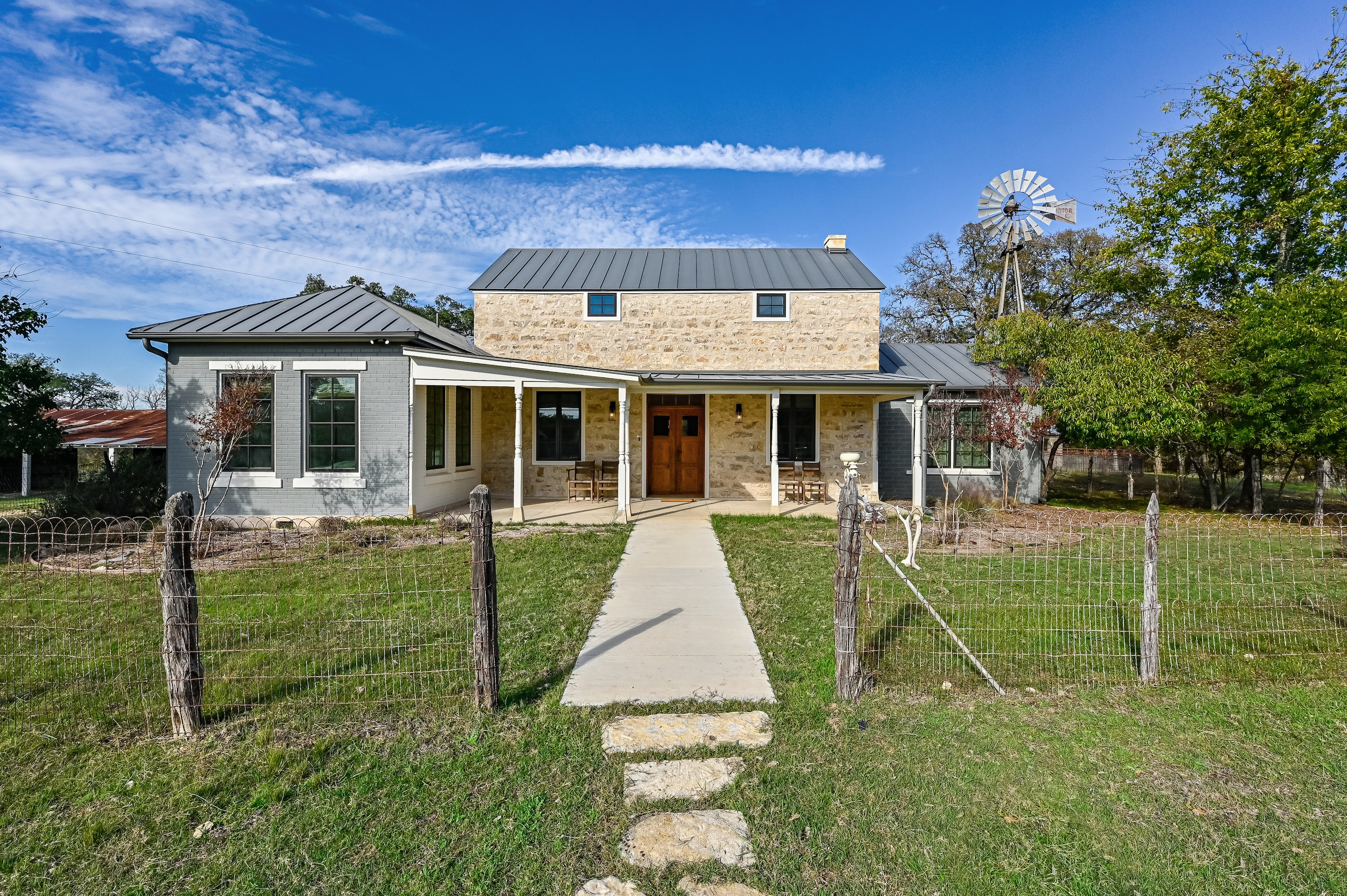 An 886-acre Texas ranch with homes dating back to the 1850s is on the market. The asking...