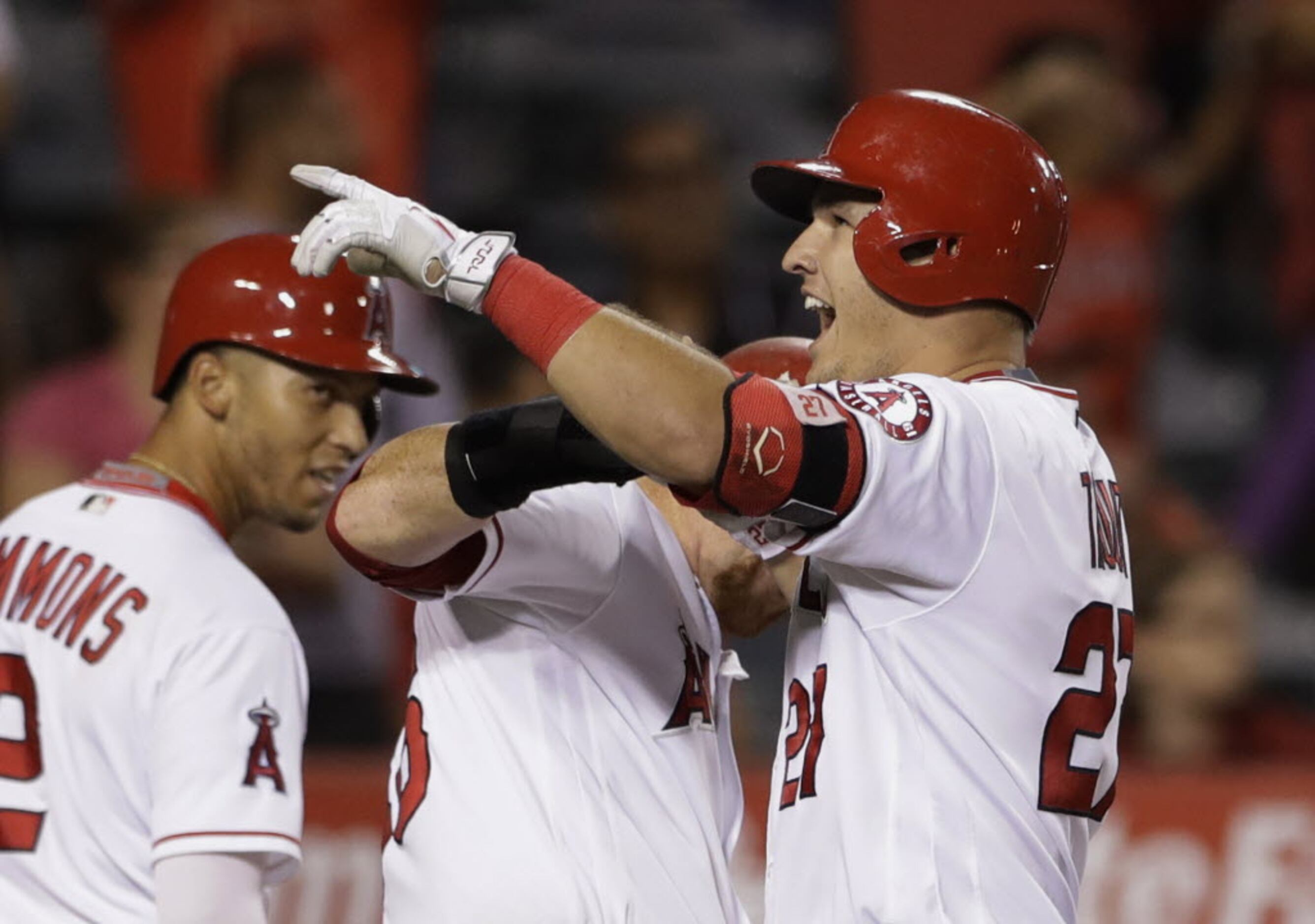 Tim Lincecum, Mike Trout lead Angels to win