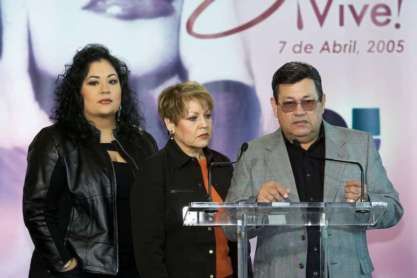 La familia de la desaparecida cantante Selena Quintanilla. (Getty Images/Frank Casimiro)
