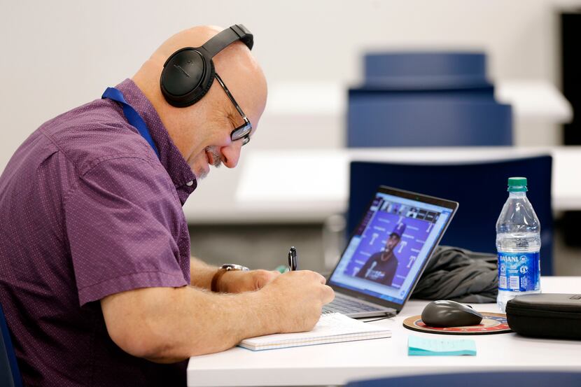 Dallas Morning News baseball writer Evan Grant takes notes during Texas Rangers manager...