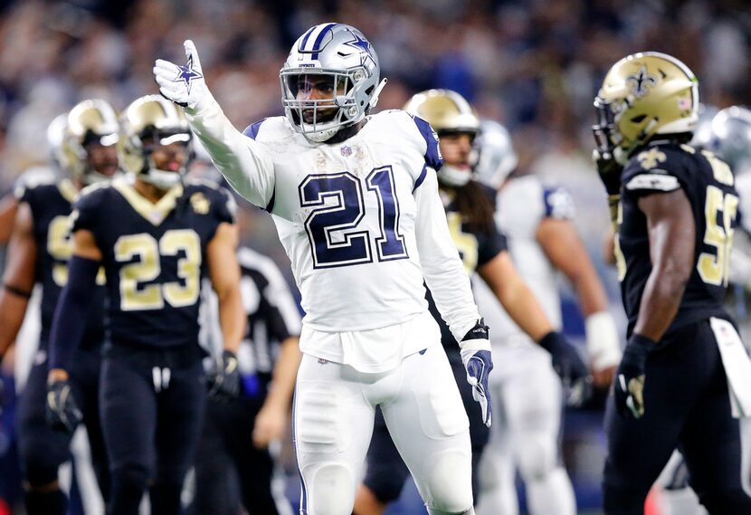 Dallas Cowboys running back Ezekiel Elliott (21) celebrates his big final drive run against...