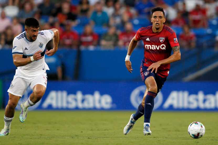 FC Dallas' Jose' Martinez (3), right, controls the ball as he is pursued defensively by...