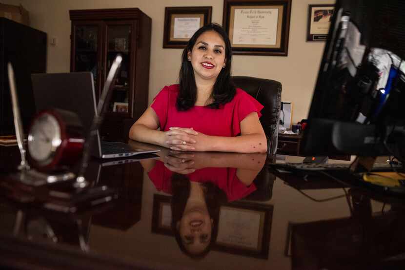La abogada Monica Lira Bravo es la nueva presidente de la junta de Dallas College. También...