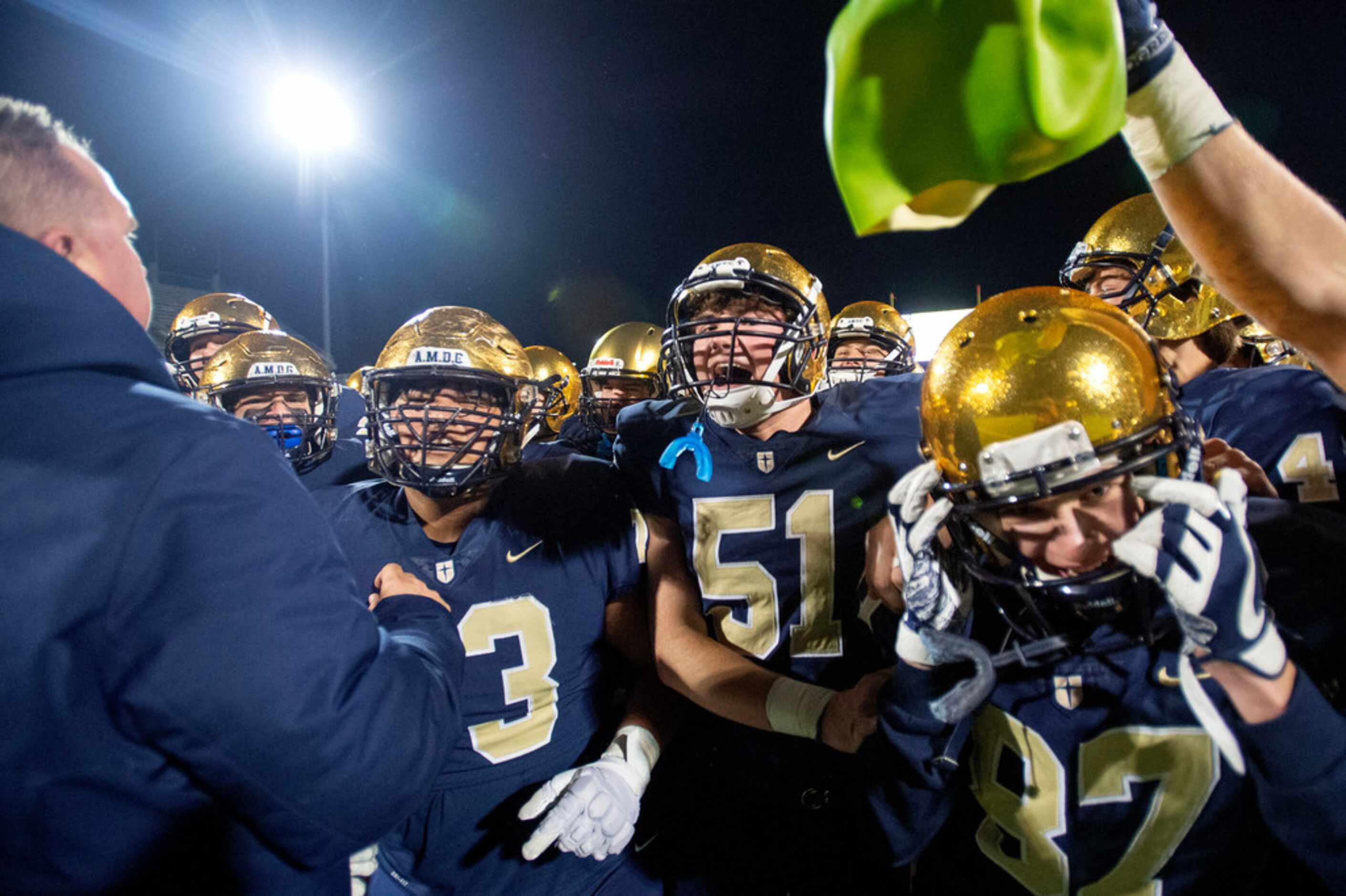 Jesuit senior offensive lineman Dave Morales (73) junior linebacker Major Kent (51) and...