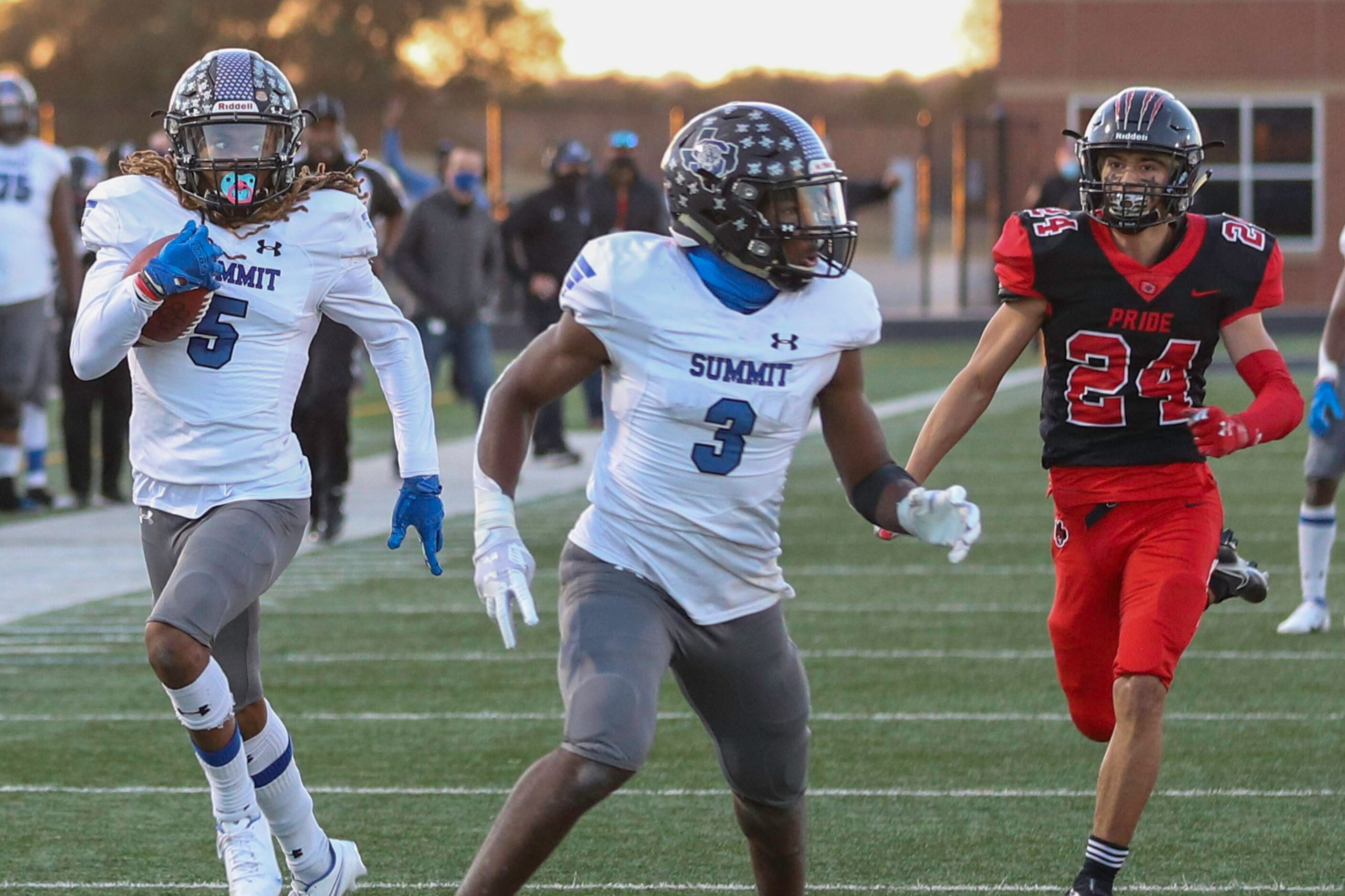 Mansfield Summit running back Jaydon Lott (5) returns a punt for a touchdown alongside...