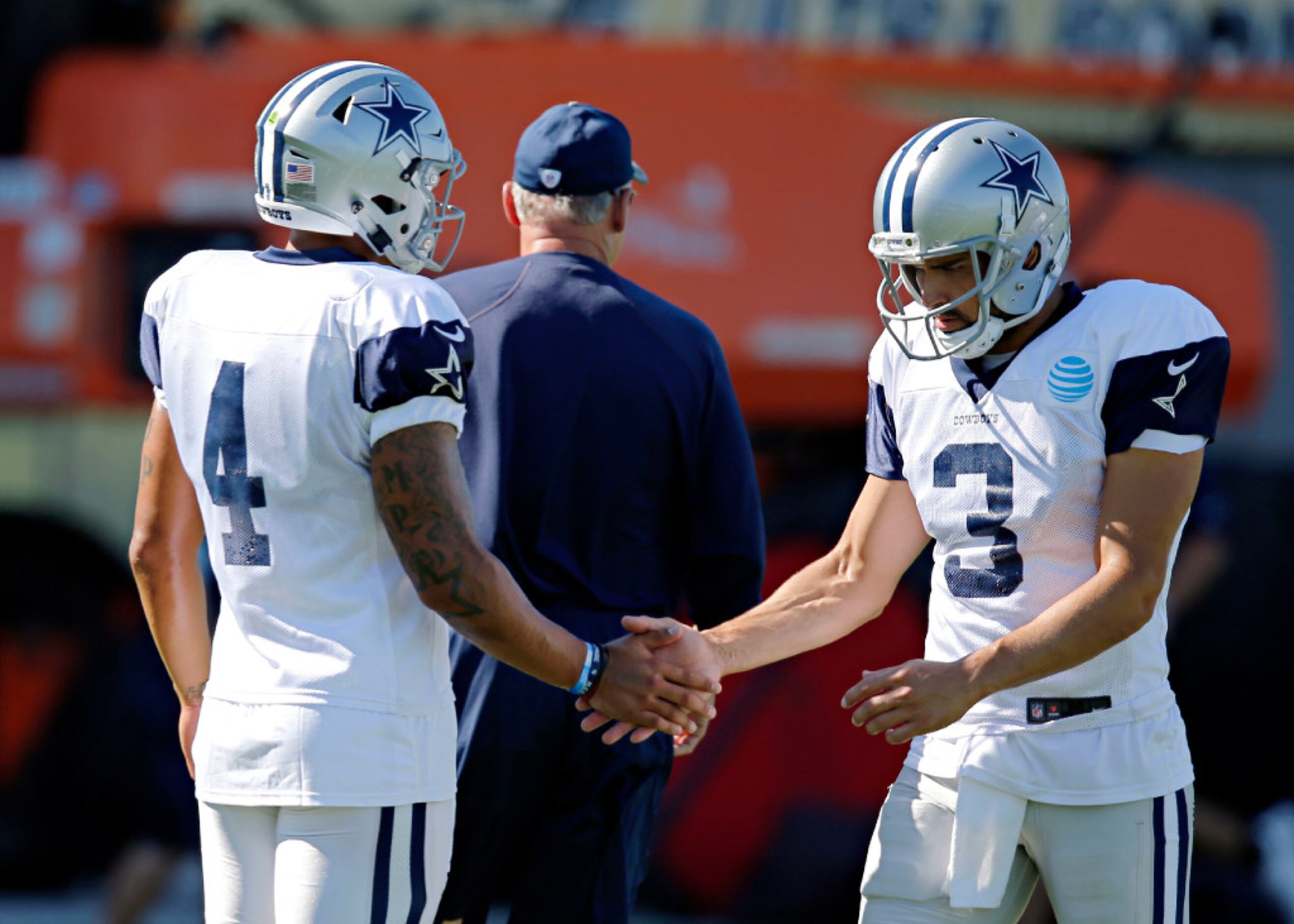 QB Mark Sanchez finally makes Cowboys debut, but it comes in