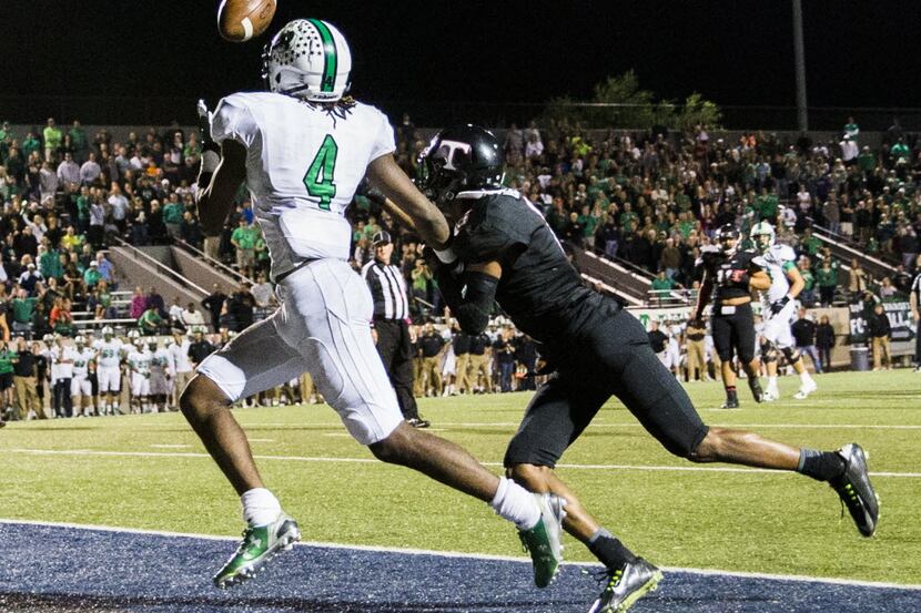 Southlake Carroll running back Lil' Jordan Humphrey (4) catches a pass in the end zone for a...